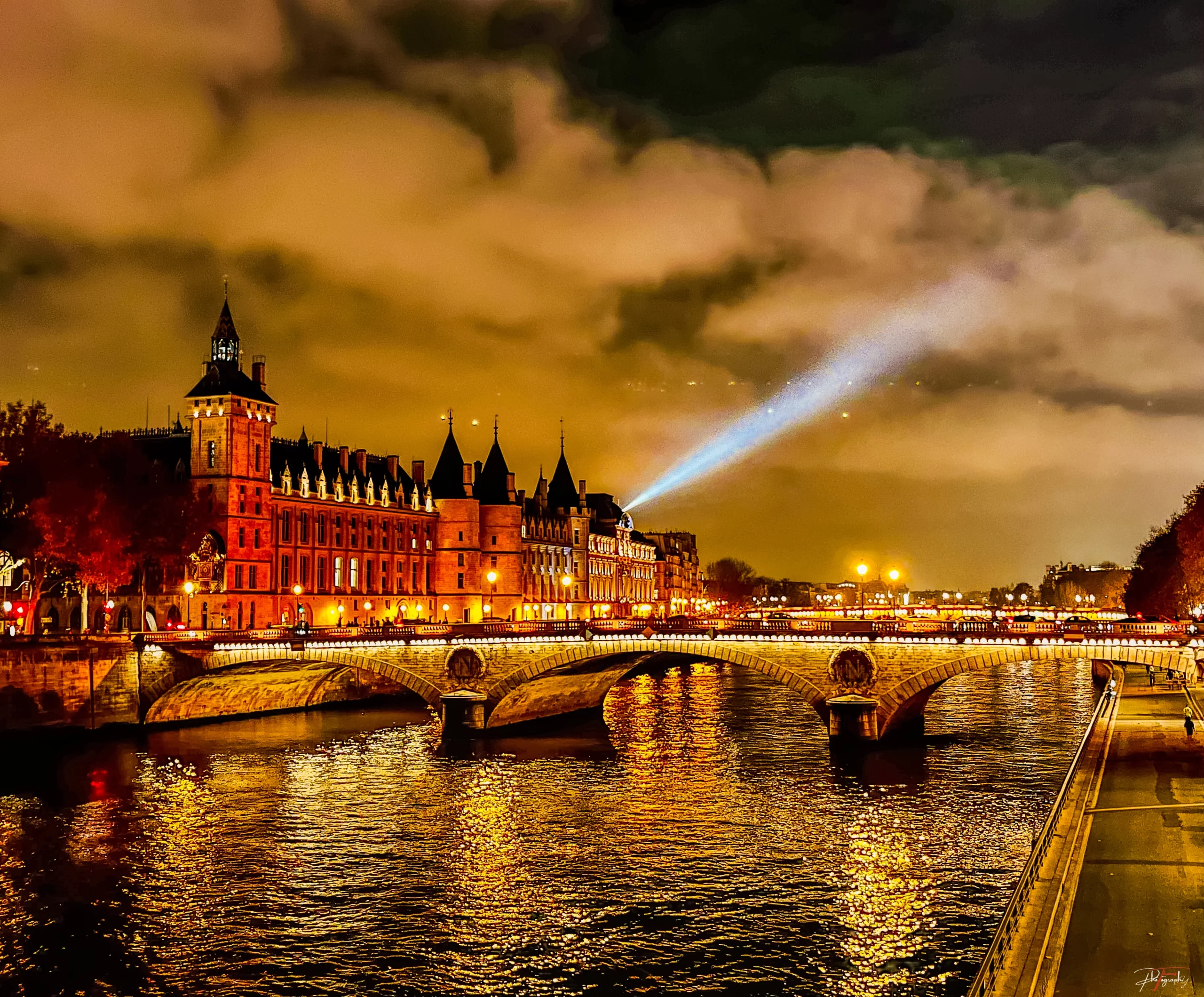 Night gallery Paris Thomas DE WILDE